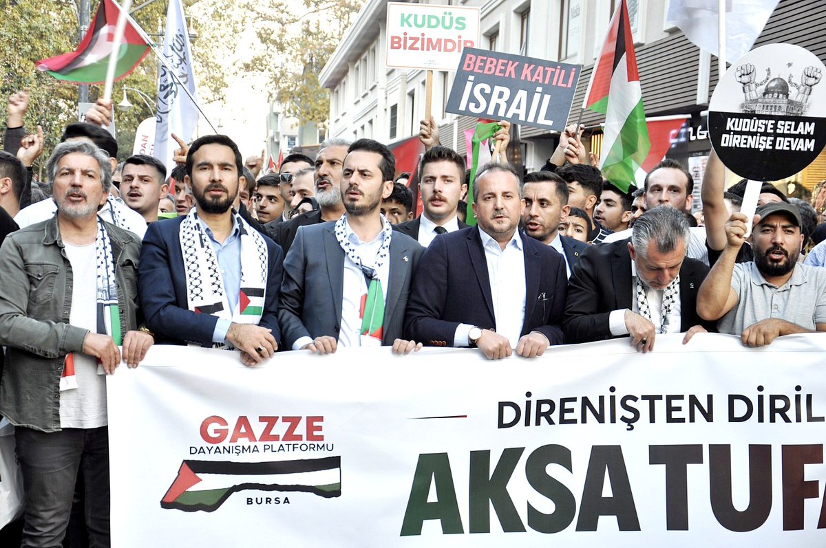 ZekiAras16's tweet photo. Bursa bugün yine şanına yakışanı yaptı! 

Sivil toplum kuruluşlarımızın öncülüğünde düzenlenen "Direnişten Dirilişe Aksa Tufanı" yürüyüşüne teşkilatımızla birlikte katıldık.

Meydanları dolduran, Filistinli kardeşlerimizin sesi olan tüm hemşehrilerimizden Allah razı olsun. 🇵🇸 https://t.co/O19xxpU5DX