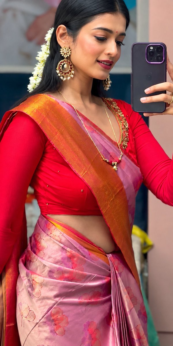Mavrickiyeb's tweet photo. Iva college padikurache indha mundaiku kanji adichi oothunen.. ipo kalyanam aagi kolanthoiyoda iruka ipo inum veri pudichu kai adika vaikura munda.. thaaliya flex panrathula ivala adichika aal illa.. aana purushana mathikka maata munda.. avana cuck aaki vechi ooru meiyura munda.. https://t.co/iqBNdE1reM