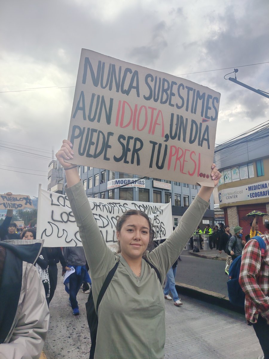 ElenaDeQuito's tweet photo. "Nunca subestimes a un idiota, un día puede ser tu presi" https://t.co/VPrde78Jk3