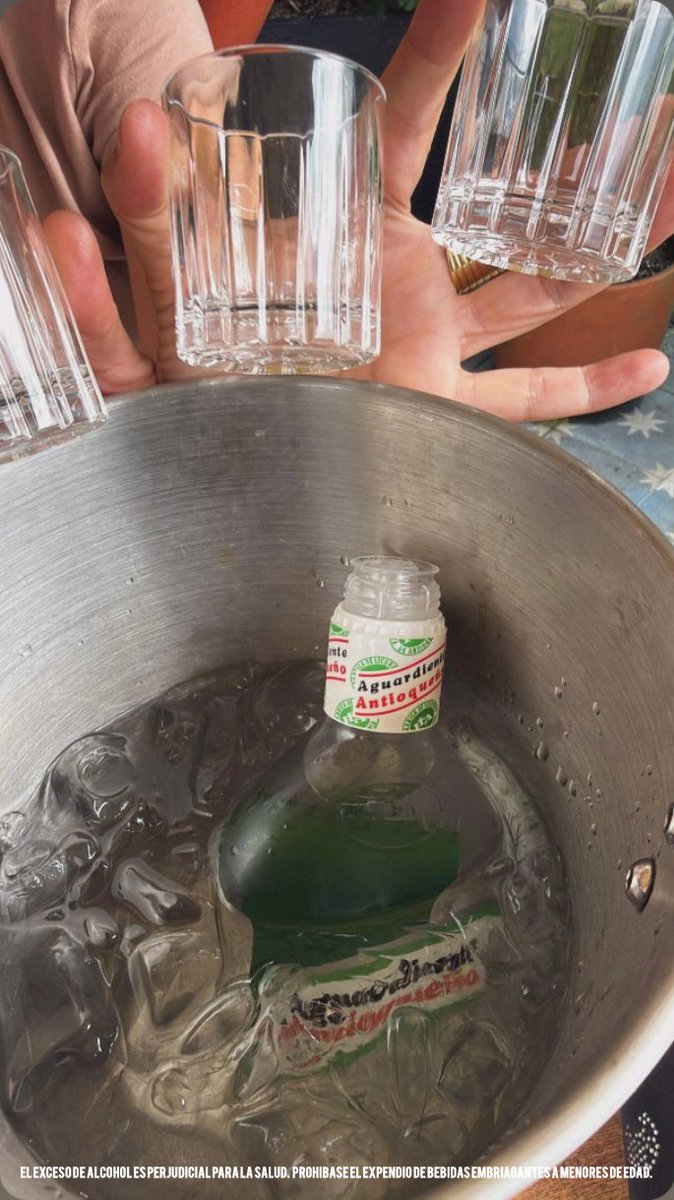 licosinu's tweet photo. Nosotros ya estamos en mood de Festivo con Aguardiente Antioqueño 💚 en La Nación Pa' Las Que Sea https://t.co/tezCP10QZ9