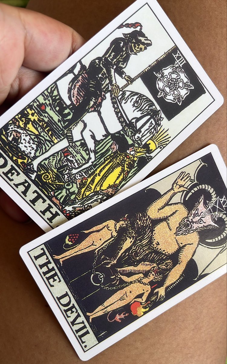 Empyvi's tweet photo. Mi primera vez entendiendo el tarot y pregunté al universo: Que mensaje necesito escuchar ahora? 

Mira de frente tu sombra, porque ahí está la llave de tu libertad

Atrévete a dejar morir lo que ya cumplió su función https://t.co/p3lkNrPy7g