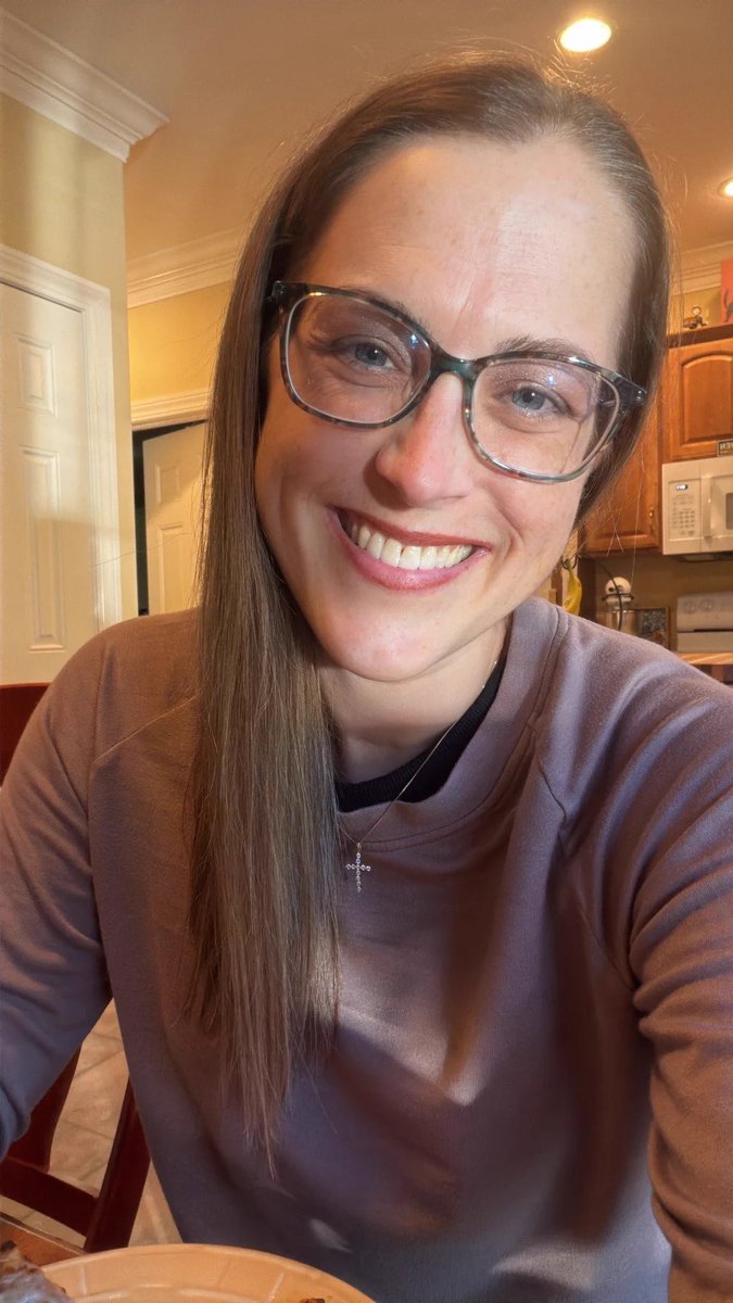 allredkatie74's tweet photo. Beauty might catch your eyes, but my heart, personality, and the way I love might just make you stay. ❤️😘🌹 https://t.co/XsnvaI8EXs