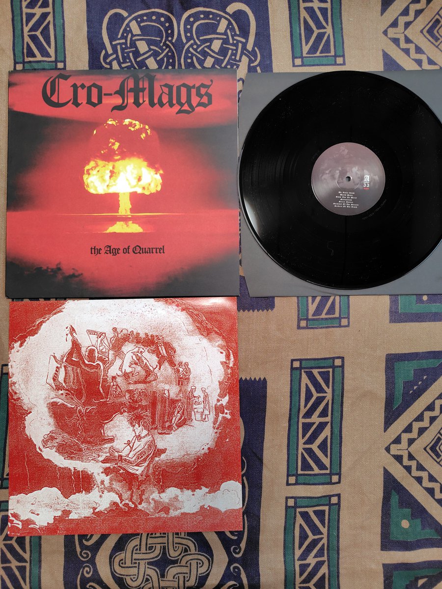 Uheihg7IDb65184's tweet photo. Cro-Mags/The Age Of Quarrel
NYHCの86年リリースのLP。個人的にタフガイ系のNYHCの最高傑作だと思います。ずっと再発されていなくてCD、LPともレア盤でした。私もずっとグレーなのを聴いてましたが遂に正規再発されました!なぜかセンターラベルがオリジナルと違います。完コピしなよ! #punk #vinyl https://t.co/UwmE8UtIWR