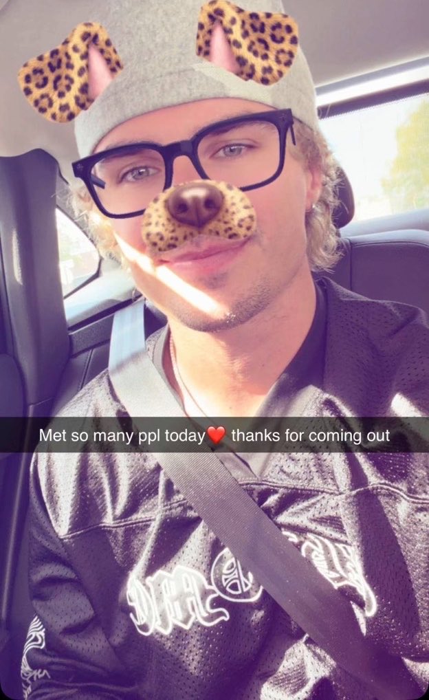 rach_6977's tweet photo. There’s still a few tickets left for Nic’s set tonight at LIV Las Vegas!! There’s so many pics from the meet and greet today as well, check out Threads!! And follow CHC while you’re over there for the time being! 
Tickets:
https://t.co/5xb6clOh4Q

CHC Threads: 
https://t.co/eXuRvGiQaI