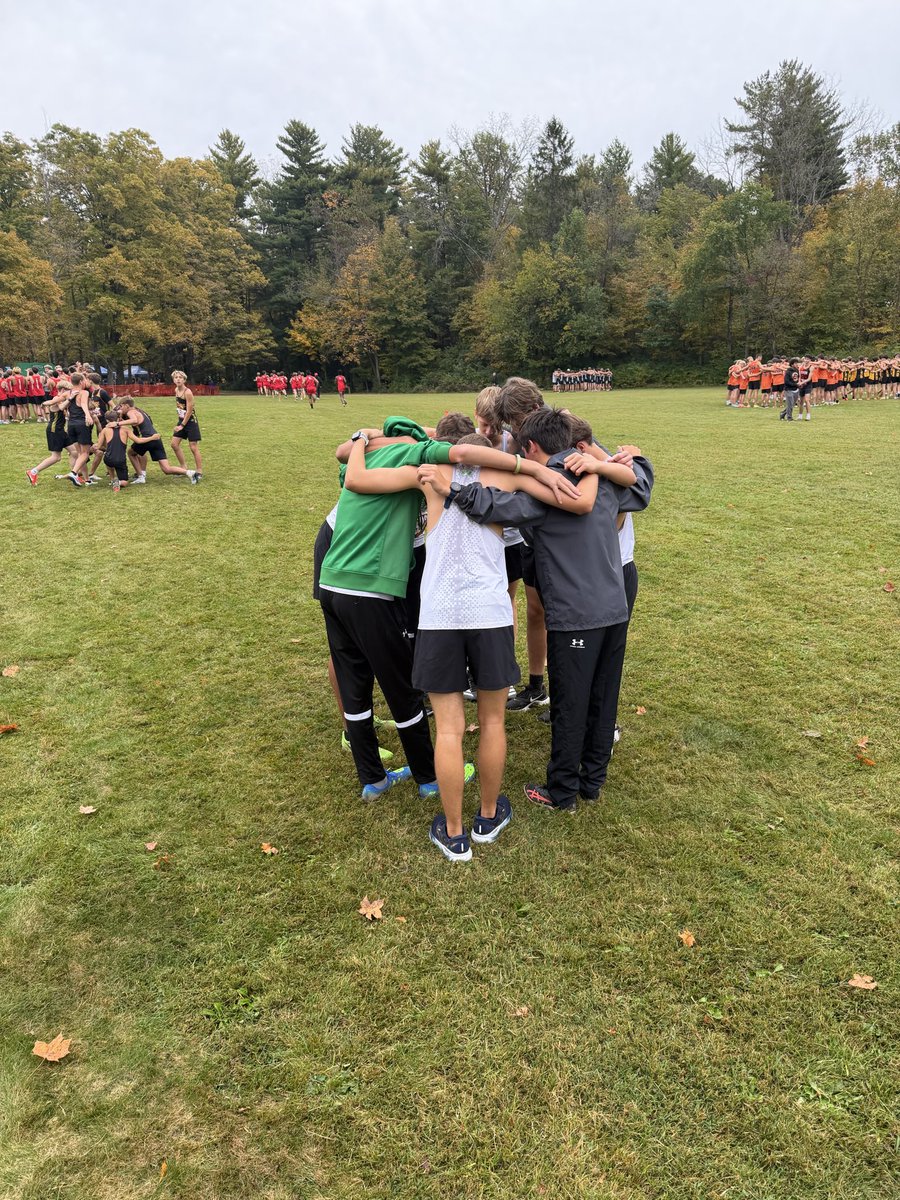 HarrisonHSCC's tweet photo. 🏃‍♂️💚 The Wildcats battled through a talented field at the Ed Leas Invitational!

🏅 Mason Barnes led the way with a medal-winning 19th Place finish in 17:00.6 🔥
🔥Bennett Ahr - 19:50.4 (PR) 
🔥Andrew Finley - 21:00.4 (PR) 
🔥Henry Cavanaugh - 22:01.2 (PR)
#ThinkBig https://t.co/NfdQpHTi8k