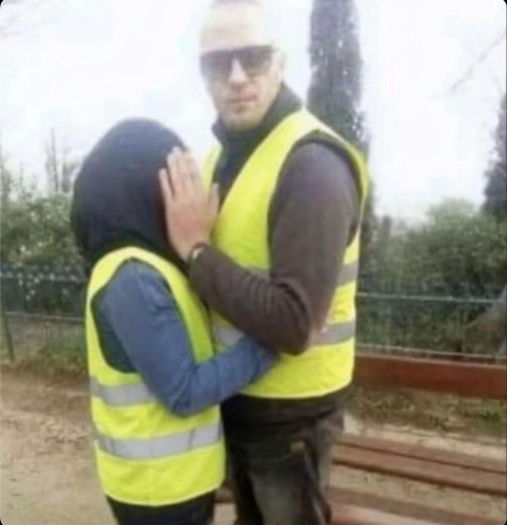 hulkmaxxing's tweet photo. Hbiba et moi le 17 avant la charge des crs https://t.co/xpxliLP6g7