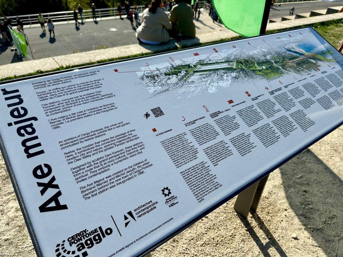 Prefet95's tweet photo. 🏛️ #Patrimoine | Une tour de 36 mètres, 12 colonnes monumentales, une passerelle rouge qui traverse l’Oise… Depuis 1986, l’œuvre de l’artiste Dani Karavan est devenue un symbole incontournable du #Valdoise, à la croisée de l’art, de l’architecture et du paysage.

🎉 Pour ses 40 ans, @prefet95 a participé aux côtés de Marie-Christine Cavecchi, présidente du conseil départemental, Jean-Paul Jeandon, maire de Cergy et président de la communauté d’agglomération de Cergy-Pontoise, et Michel Jaouën, président de l’association Axe Majeur, et Stéphanie Von Euw, conseillère régionale, au dévoilement d’une nouvelle table de lecture touristique et à la présentation du dispositif matérialisant le label « Architecture contemporaine remarquable », attribué par le ministère de la Culture en 2022.

👉 Cette nouvelle table permet de découvrir les 12 stations de cette œuvre de 3,2 km et d’en apprécier toute la richesse et les perspectives.

🎭 Au programme : performances artistiques, visites, découvertes scientifiques et environnementales !

📍 Un patrimoine remarquable, ouvert à tous, à (re)découvrir à Cergy-Pontoise !