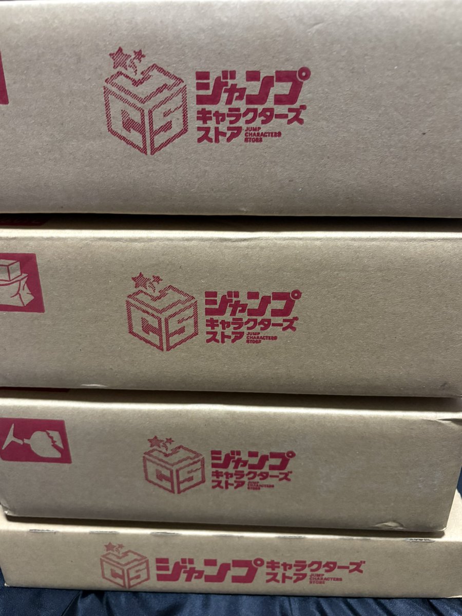 hachi375's tweet photo. バースデー缶届いた- ̗̀📦 ̖́- https://t.co/ptB6BSwSRm