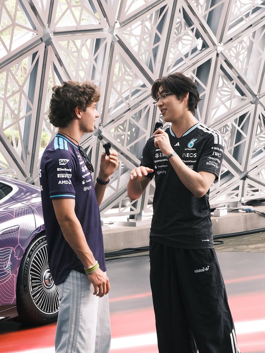 BamBamBooster's tweet photo. 261010 | #BamBam & #AndreaKimiAntonelli’s IG Update 

Singapore is HOT🔥 #F1 #adidasMotorsport 

@adidasthailand
@adidassg 
@adidasmotorsport
@mercedesamgf1 
@mercedesbenzsg
@.mercedesamgmotorsport

🏁 https://t.co/QUod9ght5L

#BamBamxadidasxMercedesF1 
#BamBam #adidas #MercedesAMGF1 #SingaporeGP #F1 @BamBam1A @adidas @MercedesAMGF1 @F1