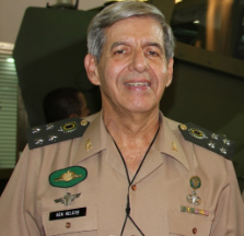 Amaro_Coronel's tweet photo. O Brasil tem uma dívida impagável com esse homem.
Em trinta anos de carreira militar, não conheci alguém que o superasse em capacidade profissional e amor à Pátria.
O que a ditadura da toga está fazendo ao @gen_heleno  é imperdoável.
O silêncio de muitos também será! https://t.co/rlj606hkRb