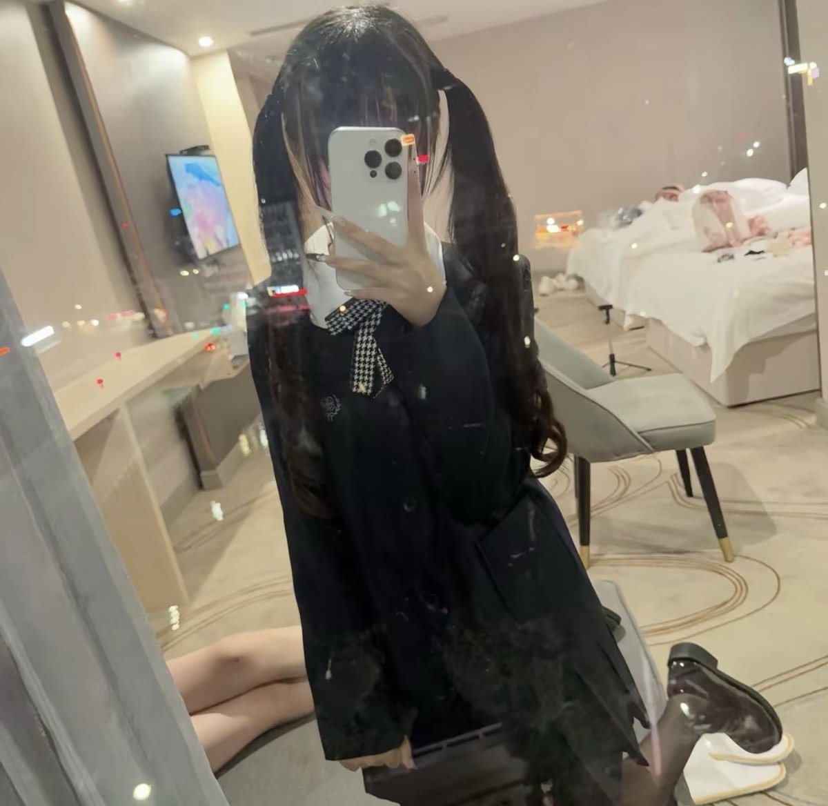 jacqueline76vg0's tweet photo. 凌晨新拍的照片，谁要来锐评一下？

真心给，但拒绝人机🙅🏻‍♀️

不要🚪 https://t.co/4nERg18vIV