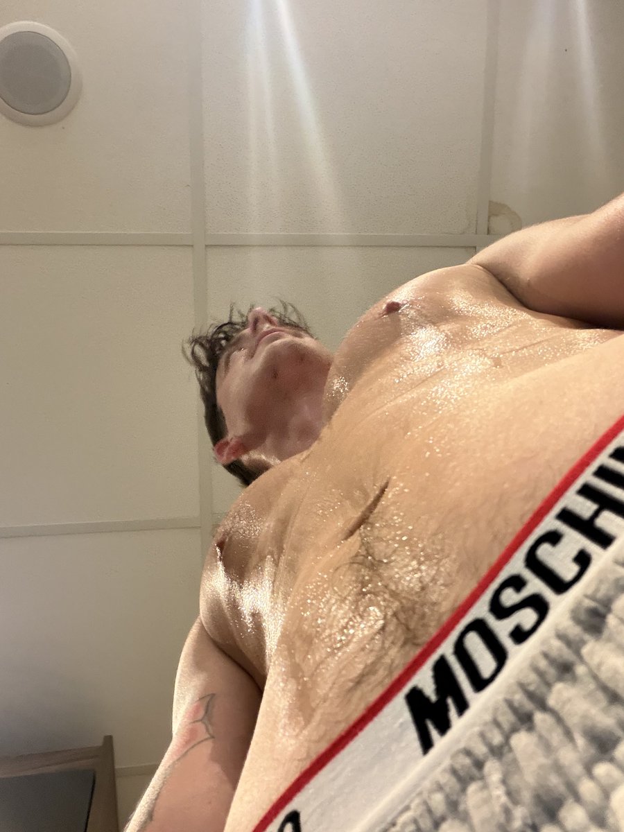 onlyLucaP's tweet photo. Getting all wet 💦
#gay #mlm https://t.co/MScfJhWM1W