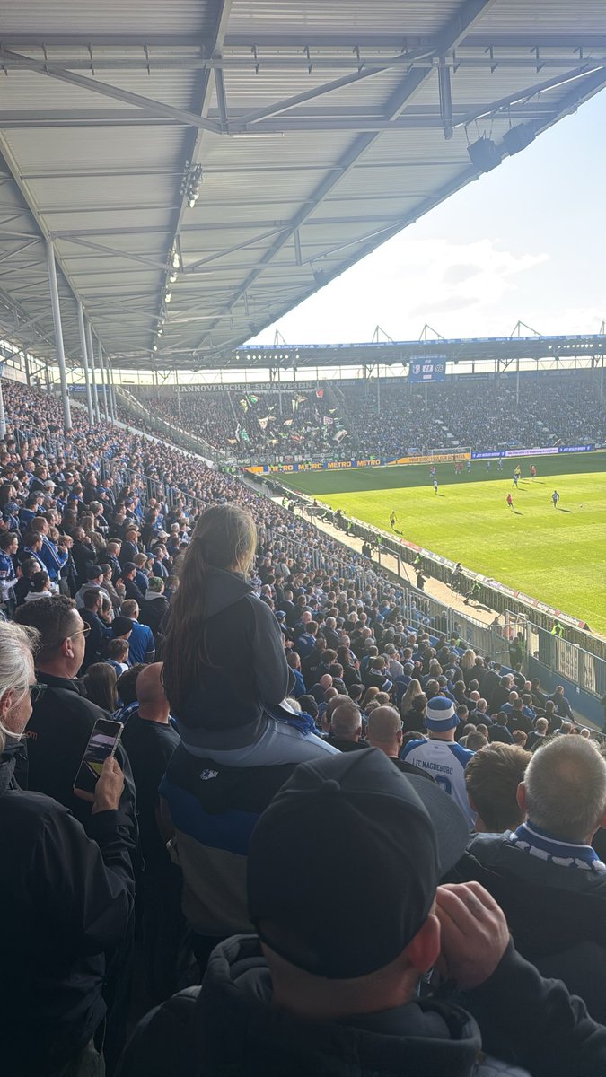 StartSimen's tweet photo. Magdeburg - Hannover 🙌 Sinnsyk stemning https://t.co/B1C63KcizH