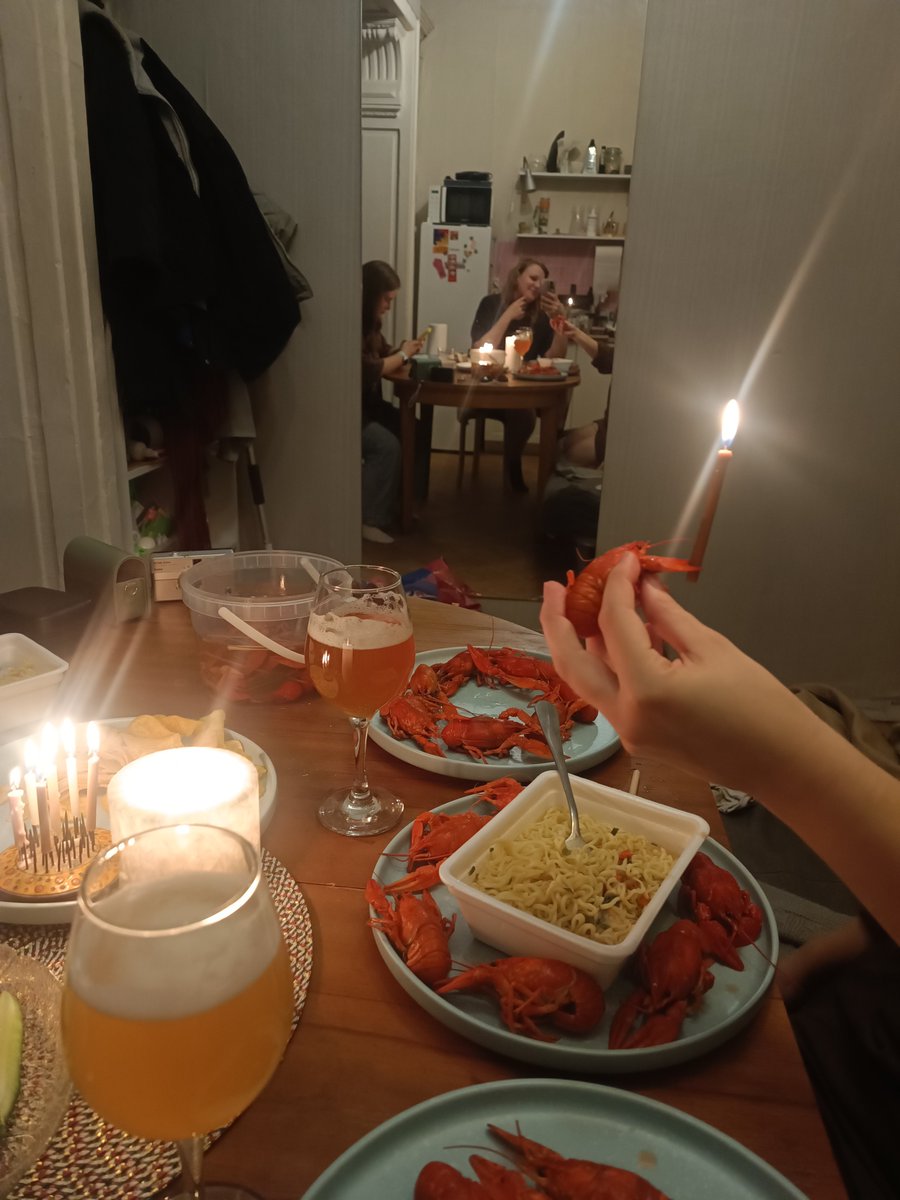 ksprlk's tweet photo. Сегодня праздничный ужин, едим раки

Отмечаем 20 лет как подружка победила рак https://t.co/oW083rKrQx