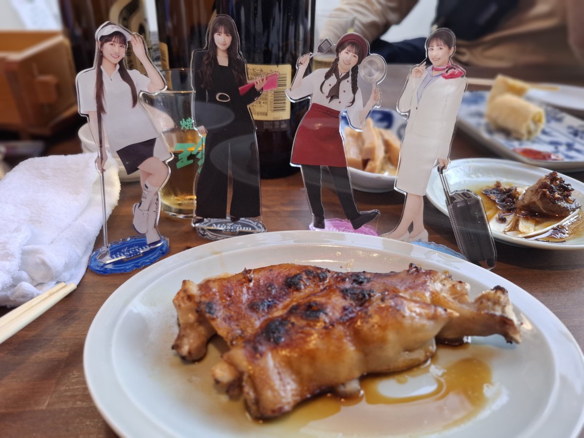 LLPON21's tweet photo. 豚足を食べて飲酒始めたのが8,9時間前ってコト！？ https://t.co/AF8n4iV9Sg