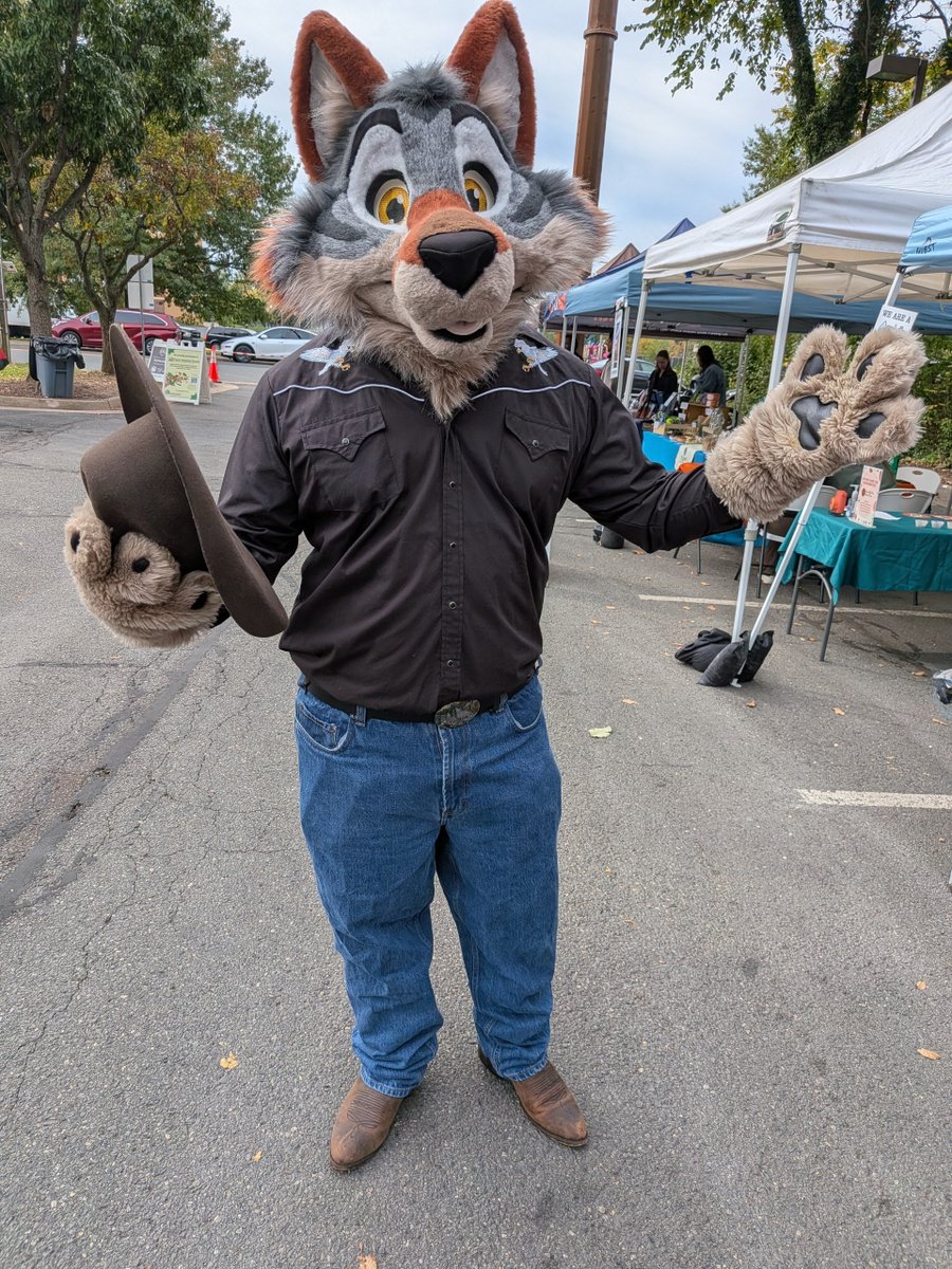 IronYote's tweet photo. Went to the farmers market to see my friend @Thegrokegroke working at the Golden Nibbles stall! I also got this amazing drawing form a this amazing local artist Quinn~ https://t.co/w1hXjH1mjz