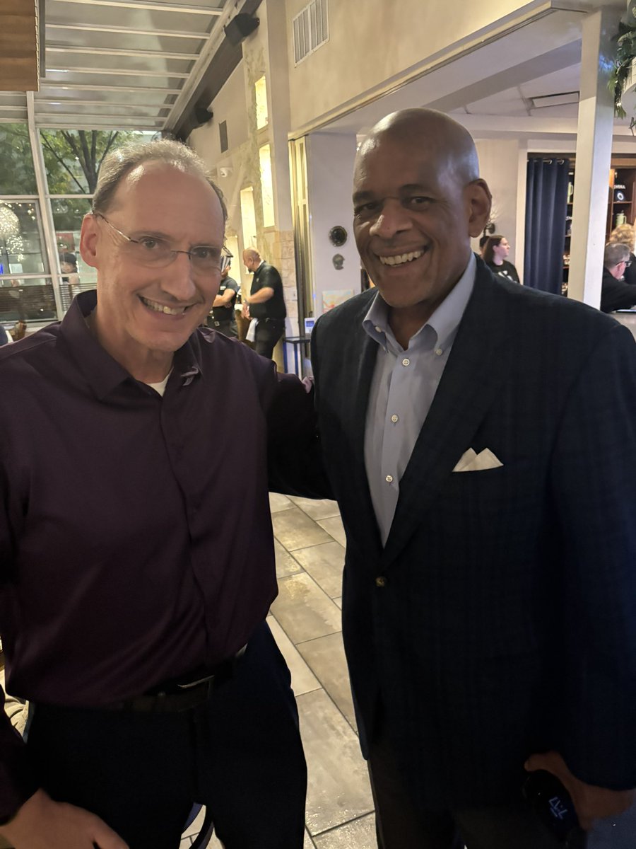 wttruesdale's tweet photo. Great to connect with Presidential CPS School Board Candidate Victor P. Henderson #leadership #attorney #CPA @ChiPubSchool #leader #students https://t.co/XmB7Xh1wW1