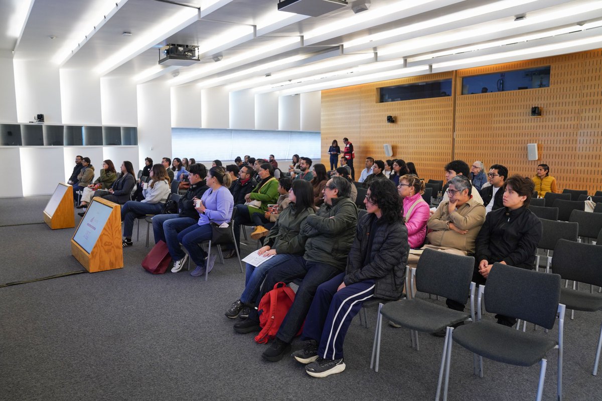 elcolmex's tweet photo. ¡Ya comenzó nuestra 10ª Feria de licenciaturas y posgrados! 🎉🎒
Asiste hoy hasta las 14:00 horas en la explanada y conoce toda la información necesaria para estudiar en El Colegio de México, una de las instituciones de educación superior más reconocidas de México y América Latina.
En la Feria encontrarás módulos informativos/stands de nuestros 8 Centros de Estudios y áreas como la Oficina de Intercambio Académico; Red de Estudios sobre Desigualdades; Coordinación de Idiomas; Coordinación de Servicios de Cómputo; Colmentoras y el Programa Interdisciplinario de Ciencia de Datos. Además de recorridos de la @bibliocolmex, café con nuestra comunidad egresada @ColmecasA y descuentos en la librería del Fondo Víctor L. Urquidi.
 
@CEHColmex @CEIColmex @CES_COLMEX @CELLColmex @CEDUAColmex @CEAAColmex @CEEColmex @CEGColmex @LibrosColmex @FundacionColmex