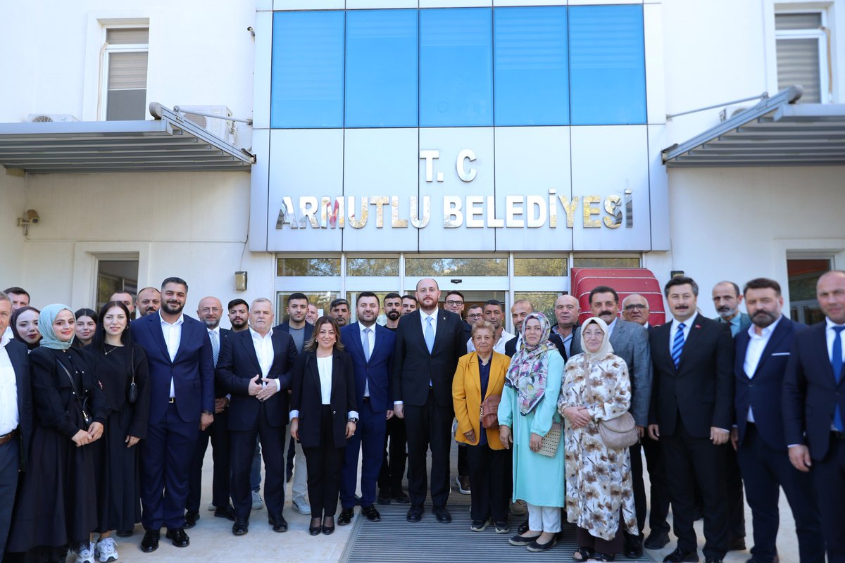 abuyukgumus's tweet photo. Yalova’mızın Armutlu ilçesinde gerçekleştirdiğimiz ziyaretler kapsamında;

📌 Armutlu Kaymakamımız Sayın Erinç Demir’i makamında ziyaret ettik.

📌 Armutlu Belediye Başkanımız Sayın Cengiz Arslan ile bir araya geldik.

📌 Esnafımızı ziyaret ederek çay eşliğinde hemşehrilerimizle sohbet ettik, hayırlı işler diledik.

Bizleri samimiyetle karşılayan tüm hemşehrilerimize teşekkür ediyorum.

Yalova’mızın her köşesi için aynı heyecan ve gayretle çalışmaya devam edeceğiz. 🇹🇷