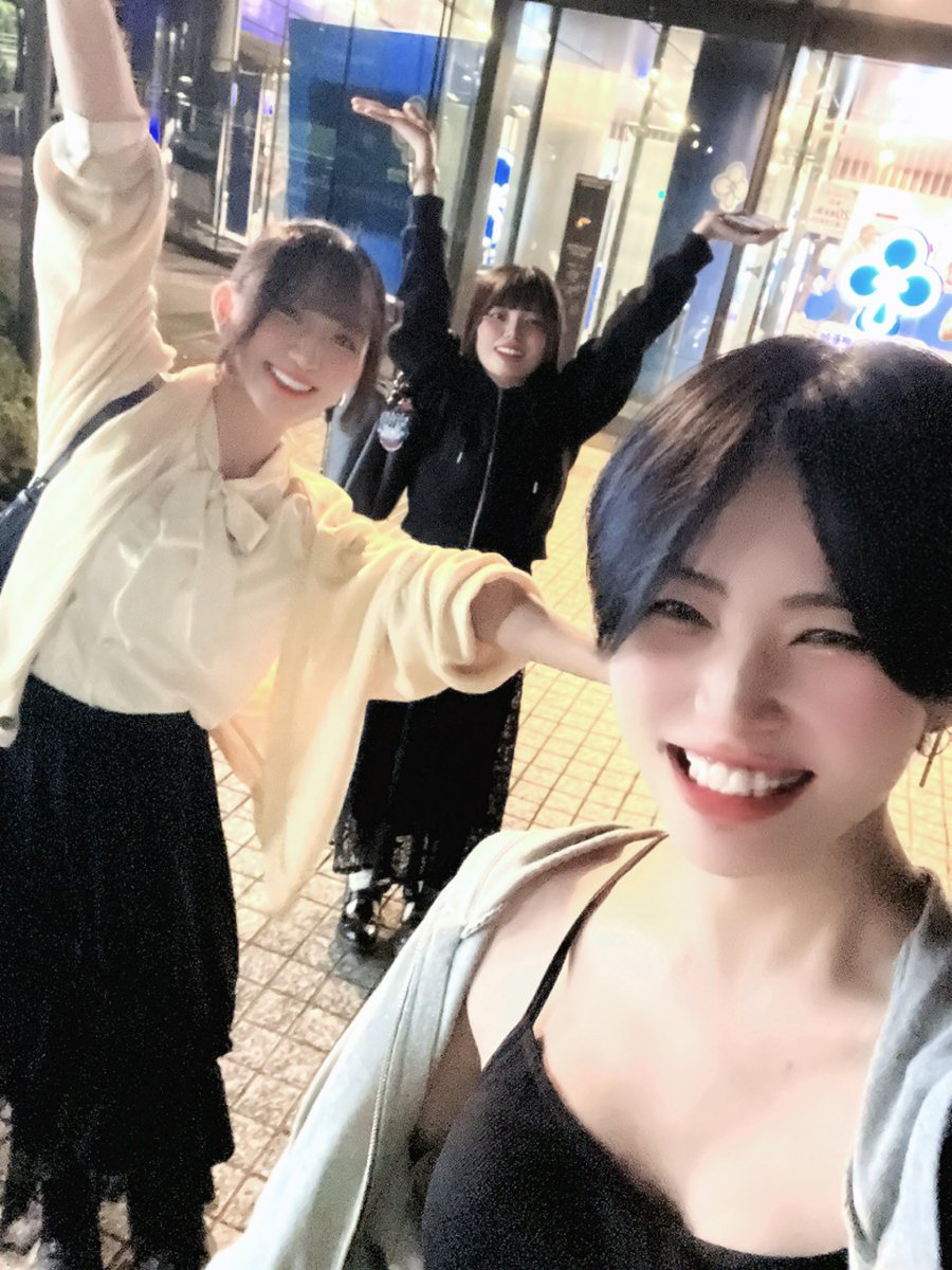 Minato_KKSB's tweet photo. それはそうと、トナメいっぱい撒き撒き出来て楽しかった！

これはさらとあーりとみなと
みふゆ達とも写真撮りたかったな😭
いっぱい渋谷の人いて嬉しかった！

明日も深夜ちょこっといるからねー

 #JOPT https://t.co/iWEtRlLZ9j