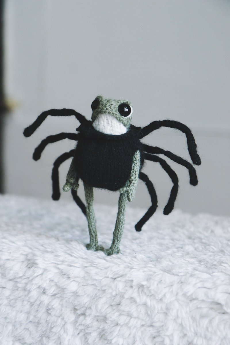 Heknitt's tweet photo. She’ll stay in a corner, pinky promise! 🕷️🖤 https://t.co/L4W8UOfQXL