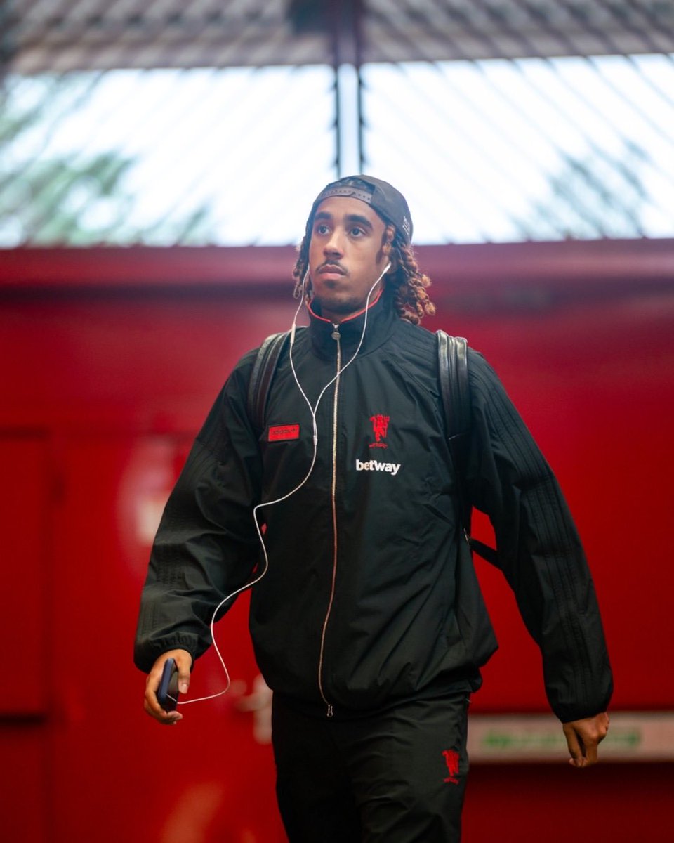 MUFCScoop's tweet photo. Michael Carrick: “Leny [Yoro] has done really well, he's had a fantastic pre-season and he's at that stage of his career now to make the next step. He made his debut for France in midweek, which is a fantastic achievement, and he fully deserved it.” #MUFC https://t.co/G77fLCIj5S