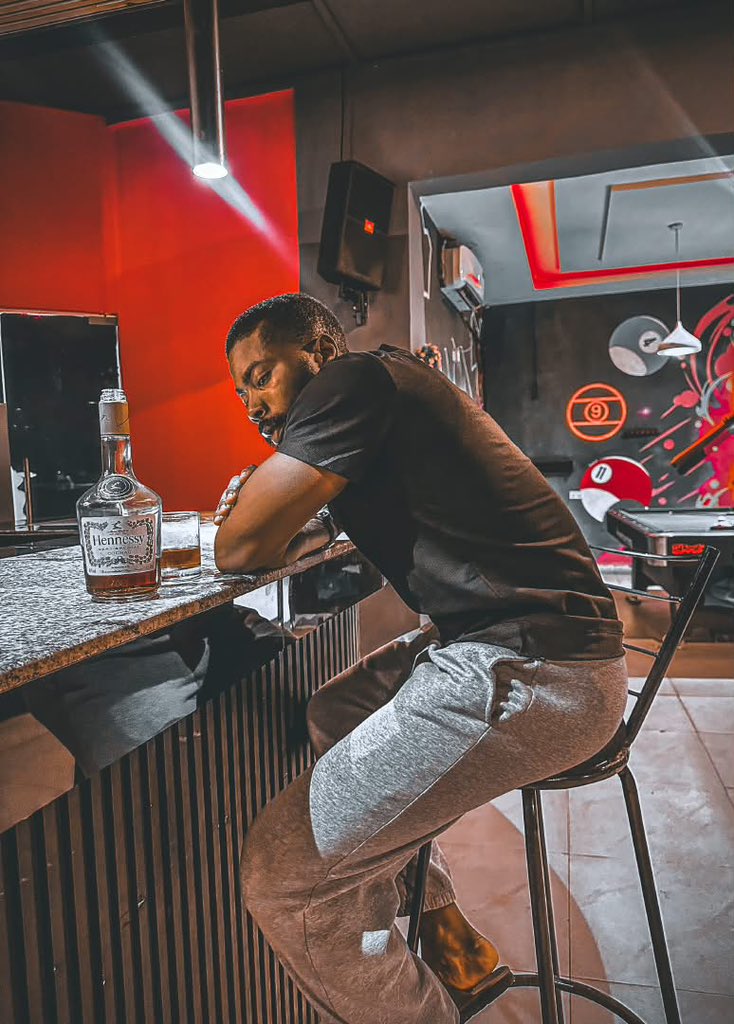 Bams_Jnr's tweet photo. Some evenings are best enjoyed in your own company. Good music, a cozy lounge, and a glass of Hennessy. https://t.co/6ANHz4Frzg