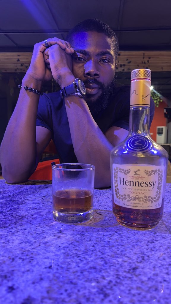 Bams_Jnr's tweet photo. Some evenings are best enjoyed in your own company. Good music, a cozy lounge, and a glass of Hennessy. https://t.co/6ANHz4Frzg