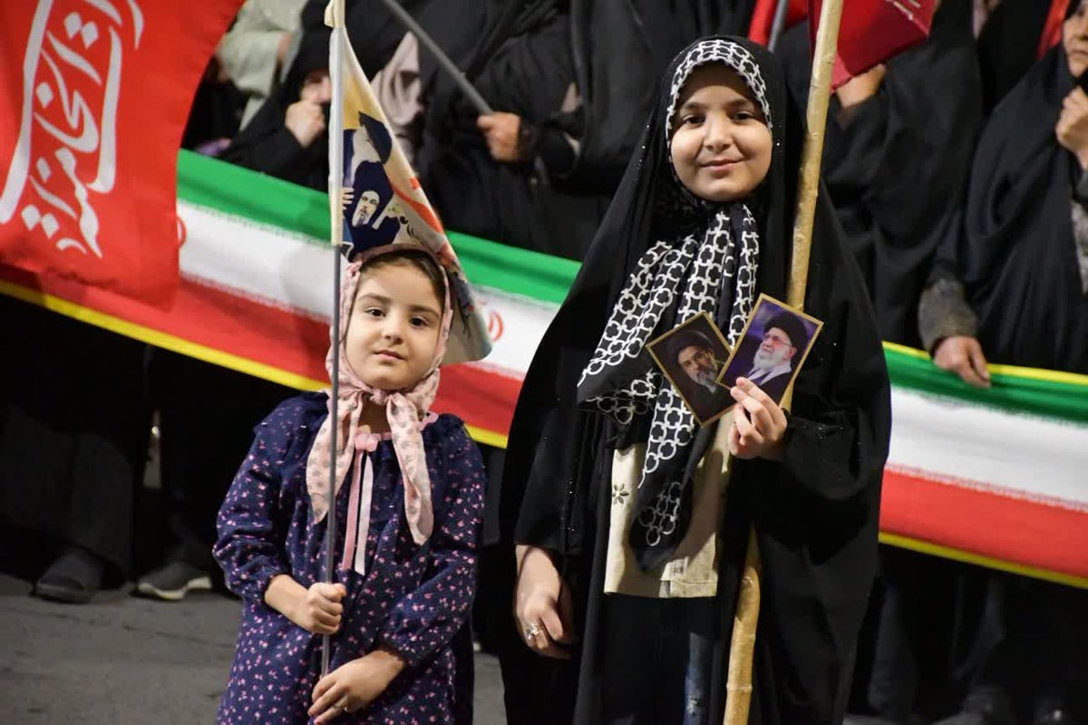 maryamrashedy69's tweet photo. تمدن ایران با تهدید و ادعا از بین نمی‌رود؛ تاریخ این سرزمین بارها نشان داده که ایرانیان در برابر فشارها ایستاده‌اند. از روایت زانو زدن والرین در برابر شاپور ساسانی تا امروز، تاریخ ایران یادآور اهمیت استقلال و عزت ملی است.
#تا_پای_جان_برای_ایران

 #ایستادگی_تا_پیروزی https://t.co/BhEOhvmN6v