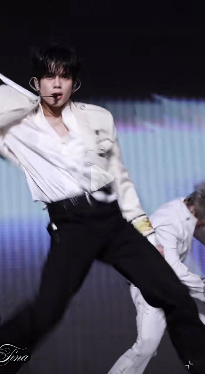 ImfromSGmic's tweet photo. Let’s drive more TikTok views for #HiaDORN and promote for the new song #Unbound ! Let’s support NT1 and this dancing bkk boy~ 

https://t.co/rdTy07vJRa

#DORN #佑泷 #DornKhumraj
#NexT1DE_DORN #NexT1DE https://t.co/XajlUBftuB