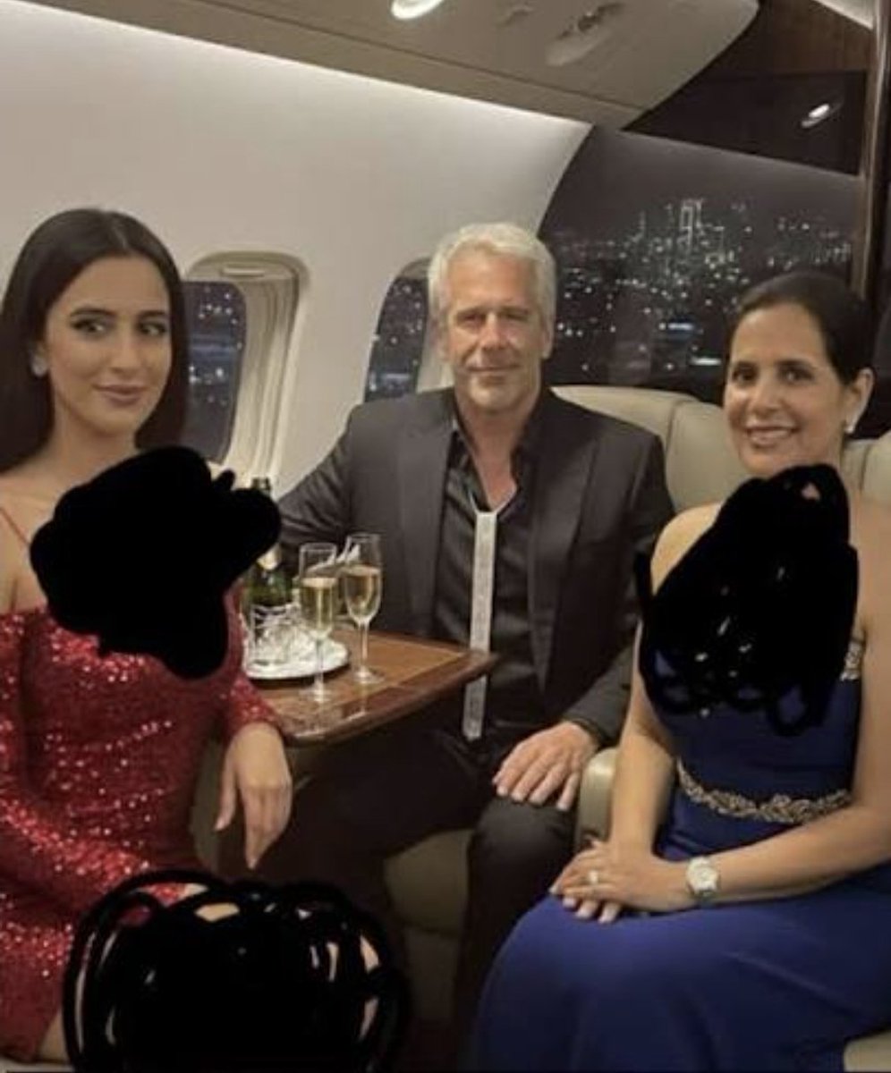 v__S0__v's tweet photo. معروفة عند الغرب والشرق وسمها عزيزة الأحمدي https://t.co/ad25Ub2GIT