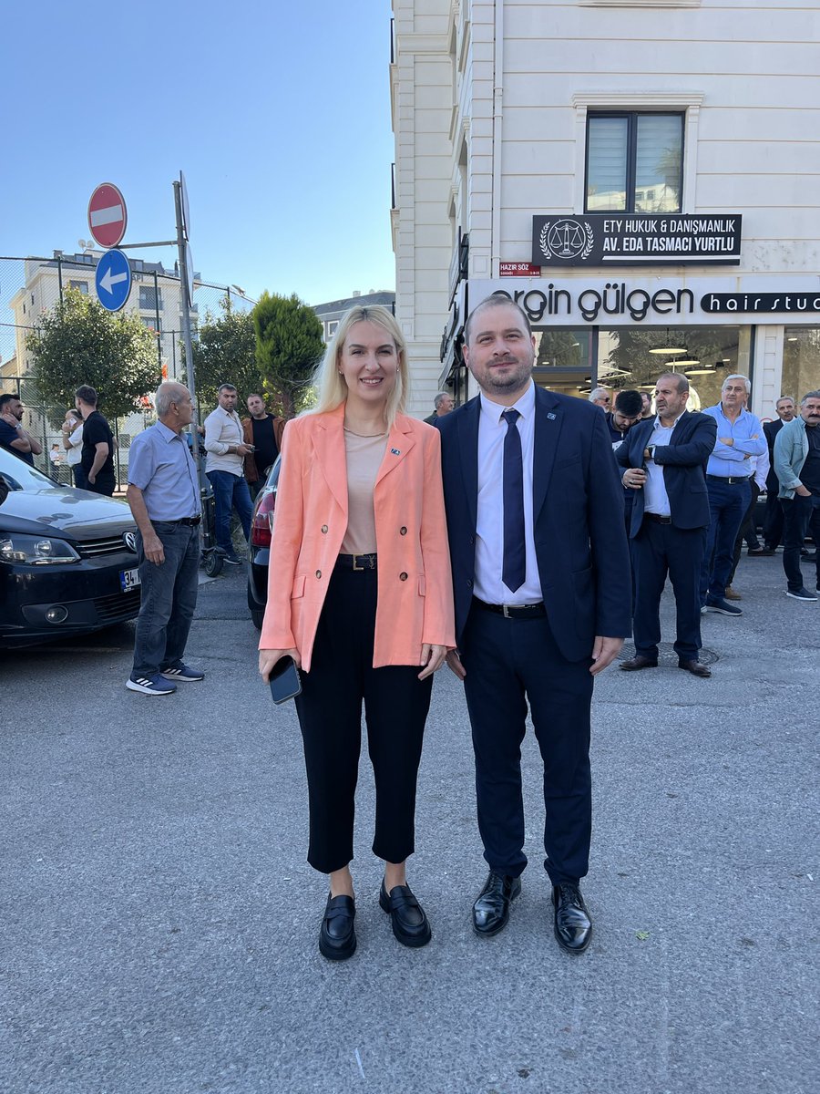 uysall_'s tweet photo. Sayın Genel Başkan yardımcımız ve Aile ve Sosyal Politikalar başkanımız Sayın Merve Kır Müftüoğlu başkanımızla beraber Pendik ilçe binamızın açılışı için bir araya geldik güzel sohbetlerinden dolayı genel başkan yardımcımıza çok teşekkür ederim https://t.co/nEnOCAFW3k