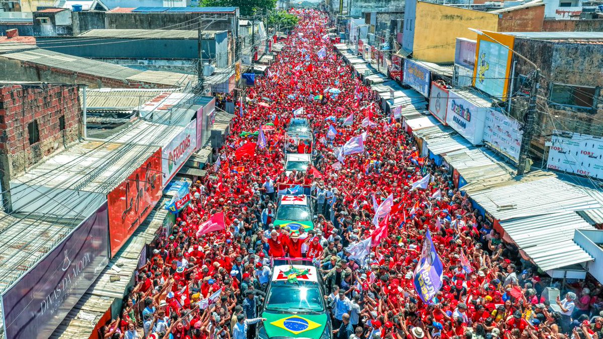 LulaOficial's tweet photo. Bora Natal, bora Rio Grande do Norte, bora Brasil!

Hoje, ocupamos as ruas porque o Nordeste não vai aceitar retrocessos!

É a força do povo nas ruas, com esperança, coragem e vontade de vencer! 

O Nordeste não vai voltar a ser invisível. 

Vamos seguir em frente, fazendo o Brasil avançar! 

É 13 para presidente e 13 para governador, com @caduxavier! 

Bora pra cima! Cuida!

📸  @ricardostuckert