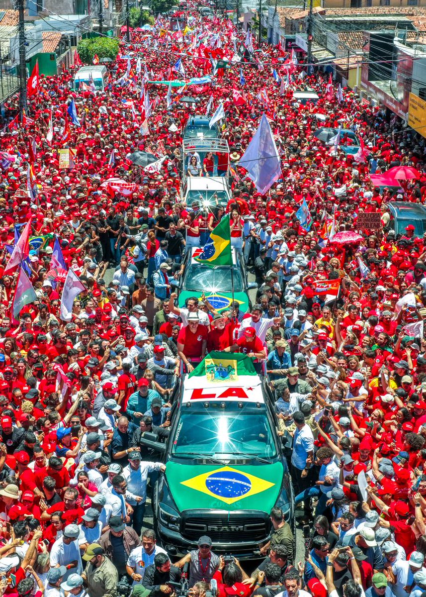 LulaOficial's tweet photo. Bora Natal, bora Rio Grande do Norte, bora Brasil!

Hoje, ocupamos as ruas porque o Nordeste não vai aceitar retrocessos!

É a força do povo nas ruas, com esperança, coragem e vontade de vencer! 

O Nordeste não vai voltar a ser invisível. 

Vamos seguir em frente, fazendo o Brasil avançar! 

É 13 para presidente e 13 para governador, com @caduxavier! 

Bora pra cima! Cuida!

📸  @ricardostuckert