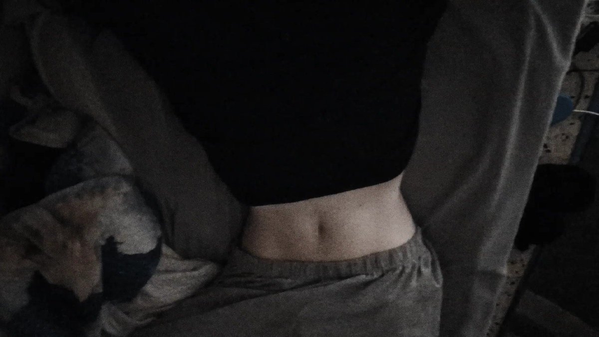 fellinbed's tweet photo. resting - https://t.co/toJ6XS00dG