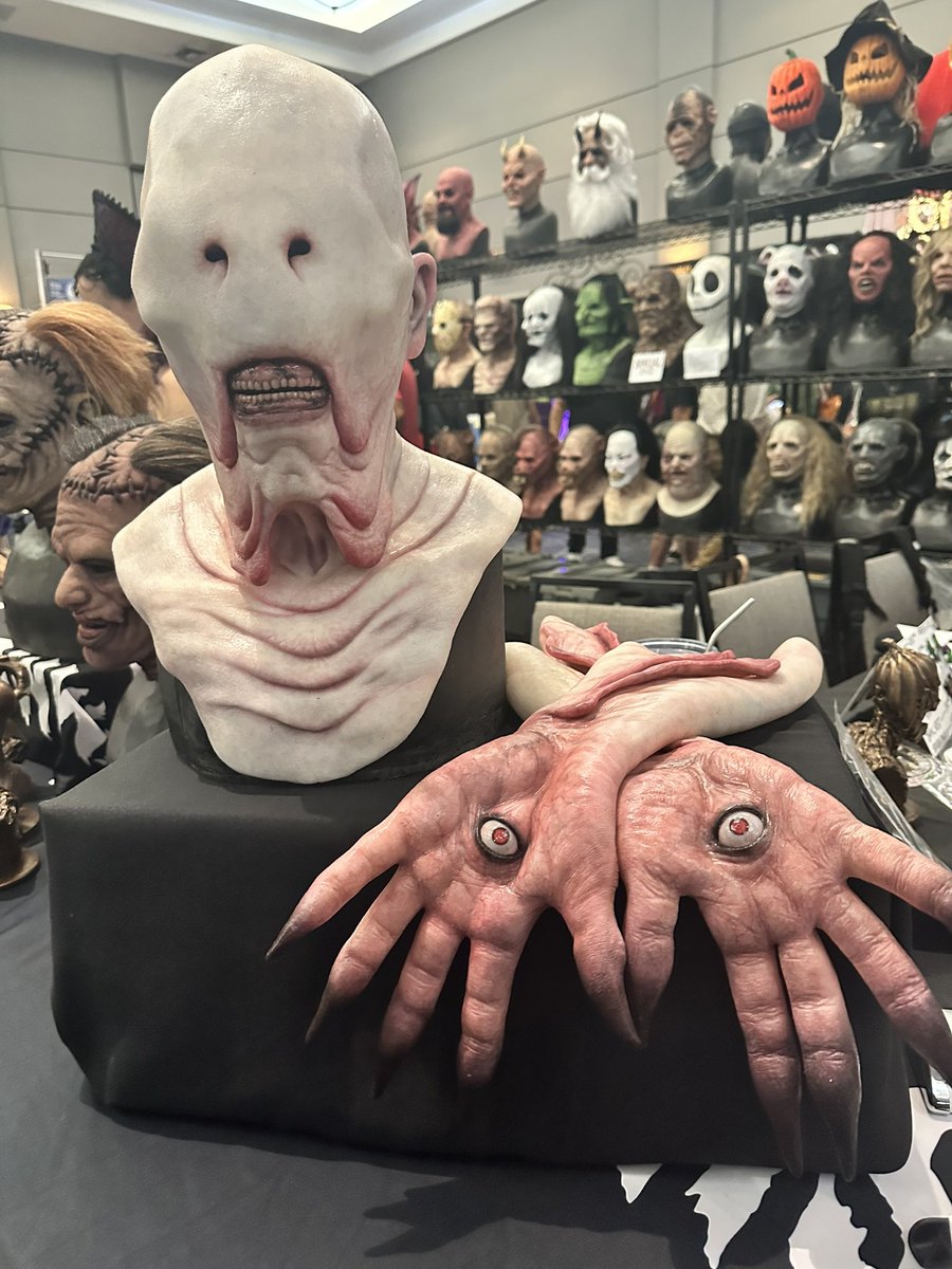gdeo's tweet photo. Out in the wild!… @ImmortalMasks version of THE PALE MAN from @PansLabyrinth20 at this weekend’s @MONSTERPALOOZA1 #PansLabyrinth #GuillermodelToro #ImmortalMasks #Monsterpalooza https://t.co/8M58oEaeH2
