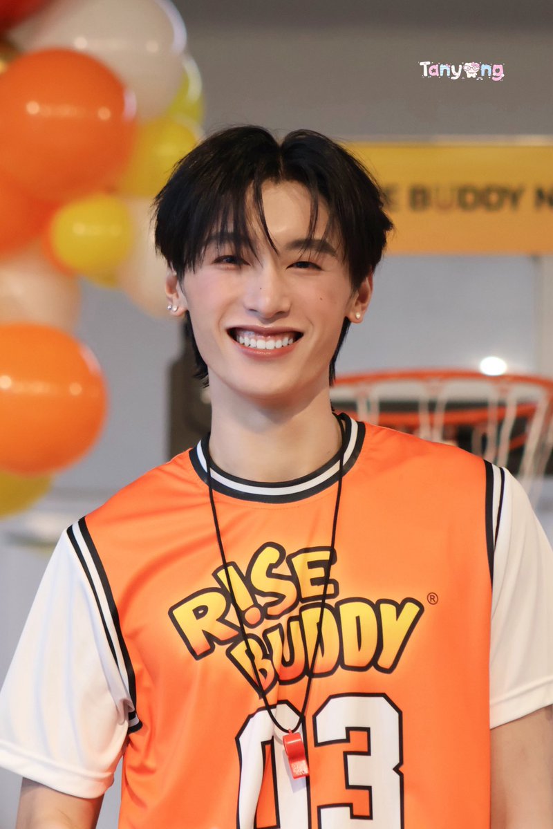 Tanyong__Zz's tweet photo. โค้ชยิ้มหวานมากงับบบ ☺️
⸜(。˃ ᵕ ˂ )⸝♡
@Toon4on__
#iZxRiseBuddyNation
#RiseBuddy #RiseBuddyเพื่อนซี้ทุกเวลา #RiseBuddyเพื่อนซี้iZ #iZ #Toonyani https://t.co/iQ9Ux1o5m6