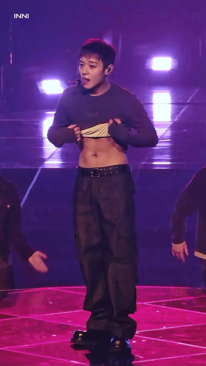 hunx5p's tweet photo. 새벽이니까 이런 거 볼 거야 . https://t.co/lnFKUuEM7N