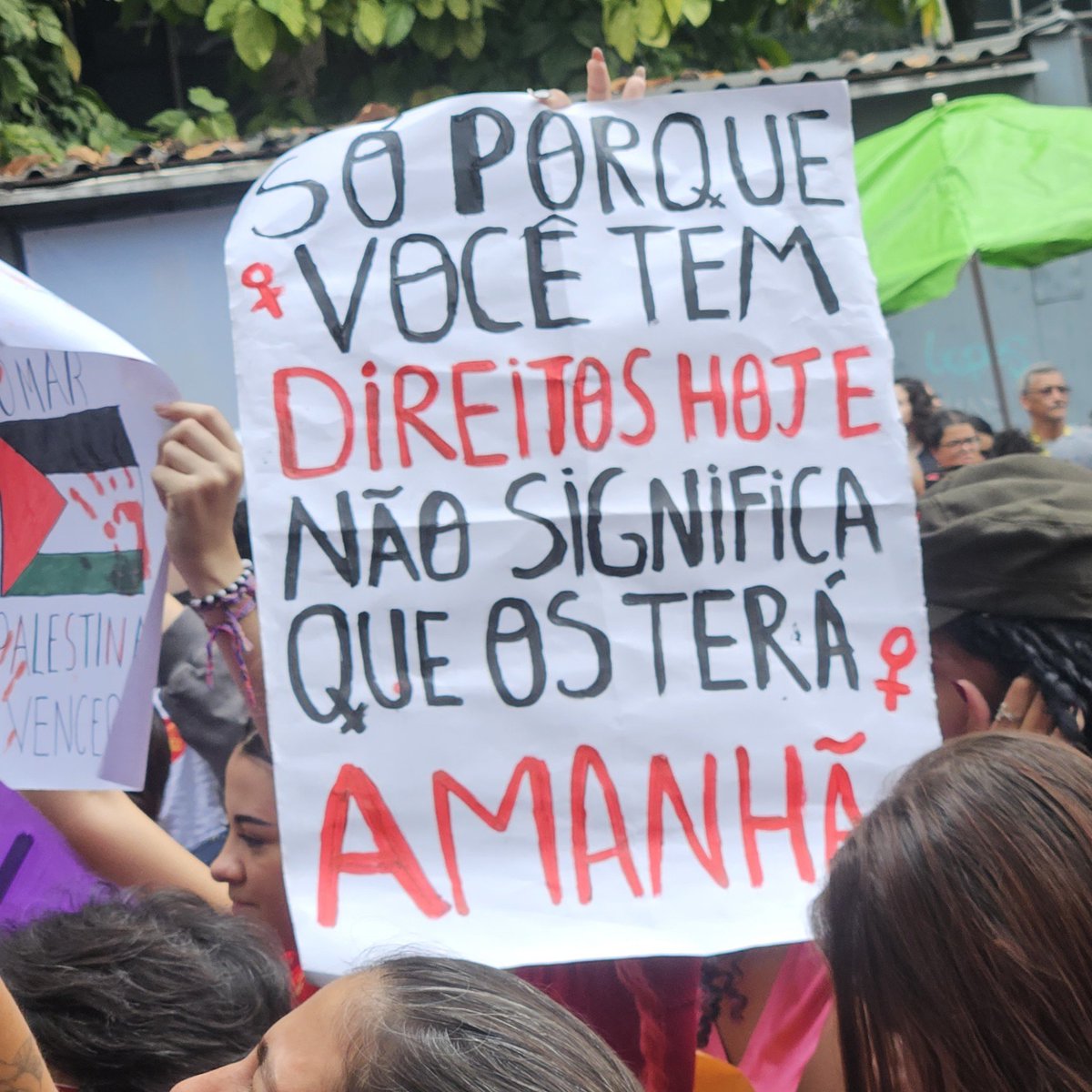 boyinluvmin's tweet photo. as fotos em questão eram essas, algum motivo pra serem deletadas? https://t.co/3UOcmrmRuQ