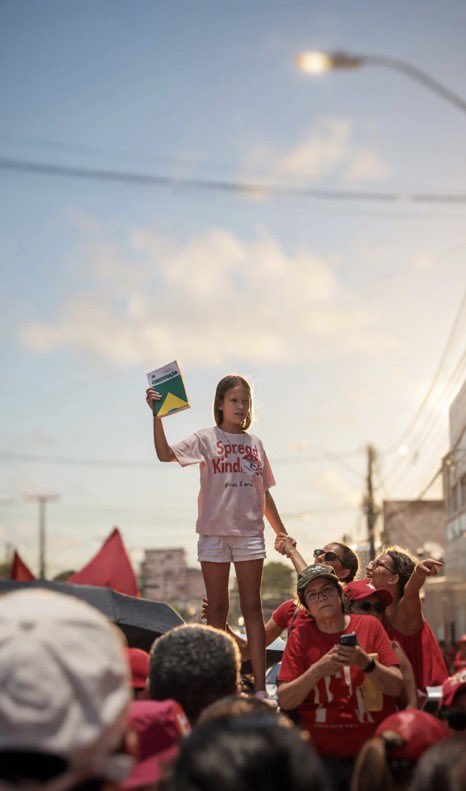 Rosebloodzs's tweet photo. escolher um presidente nunca foi tão fácil https://t.co/bMPmCzNIP4