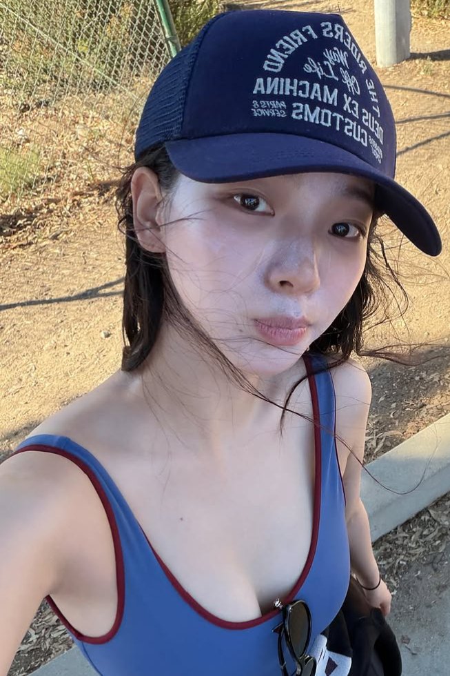 suzuneaii's tweet photo. Omg Mommy Karina looking so irresistible with those milkies spilling out of that tight top https://t.co/oKa7PylXbd