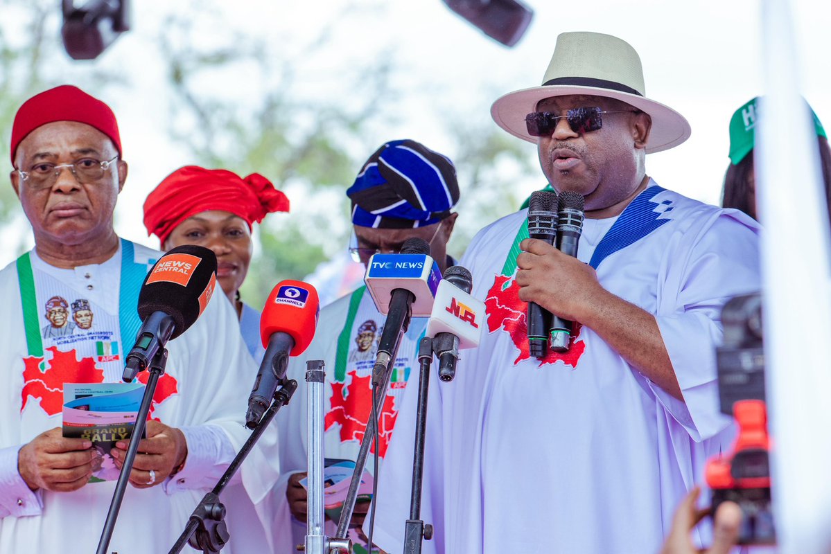 CalebMutfwang's tweet photo. Today, I joined the First Lady of the Federal Republic of Nigeria, Her Excellency, Senator Oluremi Tinubu; the National Chairman of the All Progressives Congress (APC), Prof. Nentawe Yilwatda; the Secretary to the Government of the Federation, His Excellency, Senator George Akume; the leader of the APC in North-Central Nigeria; and my brother Governors at the historic gathering where the North-Central Geopolitical Zone formally endorsed His Excellency, President Bola Ahmed Tinubu, GCFR, for re-election in 2027.

The momentous occasion brought together an impressive assembly of party leaders, critical stakeholders, and faithful members of the APC from the six states of the North-Central Zone and the Federal Capital Territory, Abuja.

Their convergence was a powerful demonstration of political solidarity, shared conviction, and a collective resolve to sustain the President’s leadership and vision for our great nation.

The endorsement represents a resounding statement of confidence in President Tinubu’s leadership and the Renewed Hope Agenda, while reaffirming the North-Central Zone’s commitment to national unity, continuity, and the pursuit of a stronger, more prosperous Nigeria.

It was, indeed, a defining moment of unity and collective purpose, as the North-Central reaffirmed its readiness to stand firmly with President Bola Ahmed Tinubu as the nation looks towards the 2027 general elections.