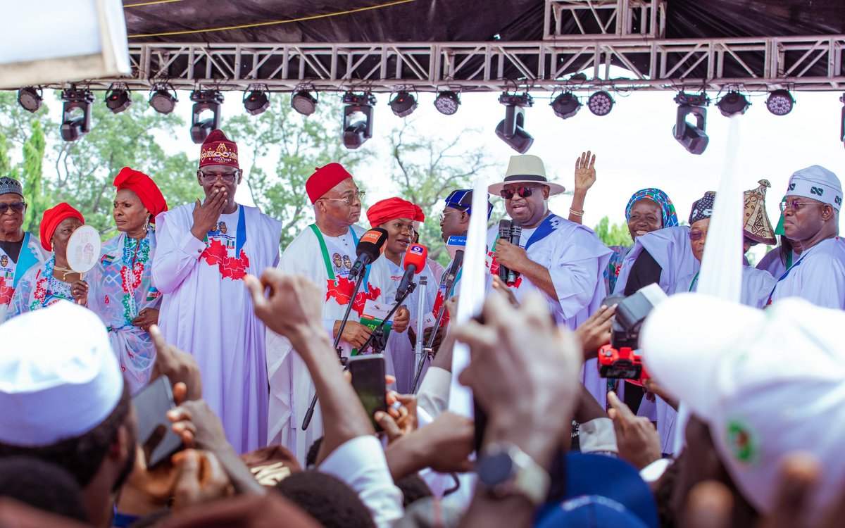 CalebMutfwang's tweet photo. Today, I joined the First Lady of the Federal Republic of Nigeria, Her Excellency, Senator Oluremi Tinubu; the National Chairman of the All Progressives Congress (APC), Prof. Nentawe Yilwatda; the Secretary to the Government of the Federation, His Excellency, Senator George Akume; the leader of the APC in North-Central Nigeria; and my brother Governors at the historic gathering where the North-Central Geopolitical Zone formally endorsed His Excellency, President Bola Ahmed Tinubu, GCFR, for re-election in 2027.

The momentous occasion brought together an impressive assembly of party leaders, critical stakeholders, and faithful members of the APC from the six states of the North-Central Zone and the Federal Capital Territory, Abuja.

Their convergence was a powerful demonstration of political solidarity, shared conviction, and a collective resolve to sustain the President’s leadership and vision for our great nation.

The endorsement represents a resounding statement of confidence in President Tinubu’s leadership and the Renewed Hope Agenda, while reaffirming the North-Central Zone’s commitment to national unity, continuity, and the pursuit of a stronger, more prosperous Nigeria.

It was, indeed, a defining moment of unity and collective purpose, as the North-Central reaffirmed its readiness to stand firmly with President Bola Ahmed Tinubu as the nation looks towards the 2027 general elections.