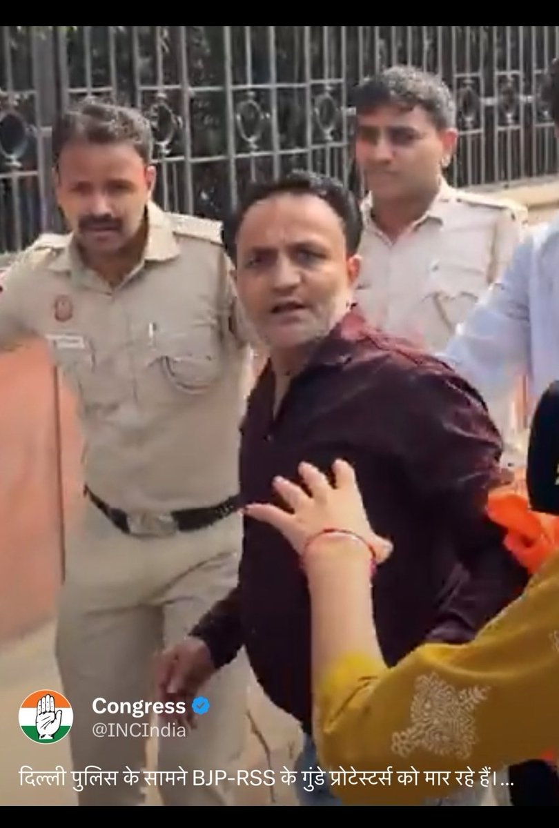 HitenS412's tweet photo. The actual problem is not this brown shirt uncle.
The 2 policemen standing behind him like supporters are.
#DelhiPolice @DelhiPolice @Cockroachisback #CJP #DhruvRathee #AbhijeetDipke #RSSGoons https://t.co/tbykhhAjEK