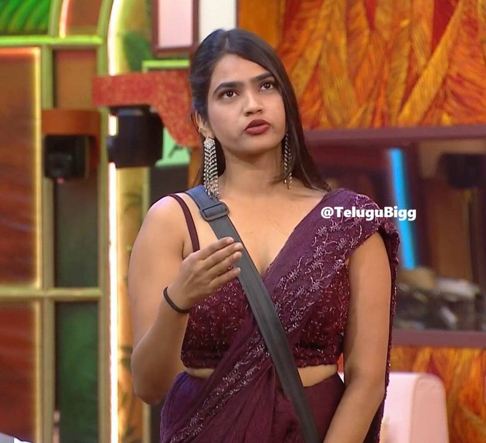 TeluguBigg's tweet photo. #Shalini is the most unworthy contestant

asalu eh neethulu cheppido ave thanu paatinchadu asalu

cheap, shut up, midaki velladam, rechagottadam, godavaki vellali 1st, content kosam kashtalu, tasks aadaledu, work cheyadu, BB rules violation

#BiggBossTelugu10 https://t.co/O1zi8uREdz
