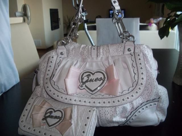 virtualh3arts's tweet photo. GUESS Bellissima bags (2011)  𓆩🎀𓆪 https://t.co/lsQAjeWTUo