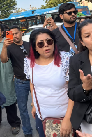 IamTheStory__'s tweet photo. This Lady Lawyer sprayed Tamil Social Media Influencer Mauleshwary with Bodygard Self Defence Spray in her eyes when this lady advocate along with rest of the cockroaches could not handle Molly's simple questions on SIR Fraud evidence as claimed by cockroaches!!

If you check the chemical formulation of this spray,
It is manufactured by MidasCare Pharmaceuticals, and contains a formulation of 100% Capsicum Oleoresin.

Its effect on Human Body:
Ocular Distress: Induces instantaneous involuntary eye closure (blepharospasm), severe conjunctivitis, tearing, and functional temporary blindness.

Respiratory Constriction: Inhalation causes acute burning in the throat, coughing, chest tightness, and shortness of breath (dyspnea).

Dermatological Reaction: Produces immediate skin redness (erythema), intense swelling, and localized hypersensitivity to pain.

This is what leftists do. If they don't have answer to your questions about their propaganda, they just try to shut you down with physical attacks.