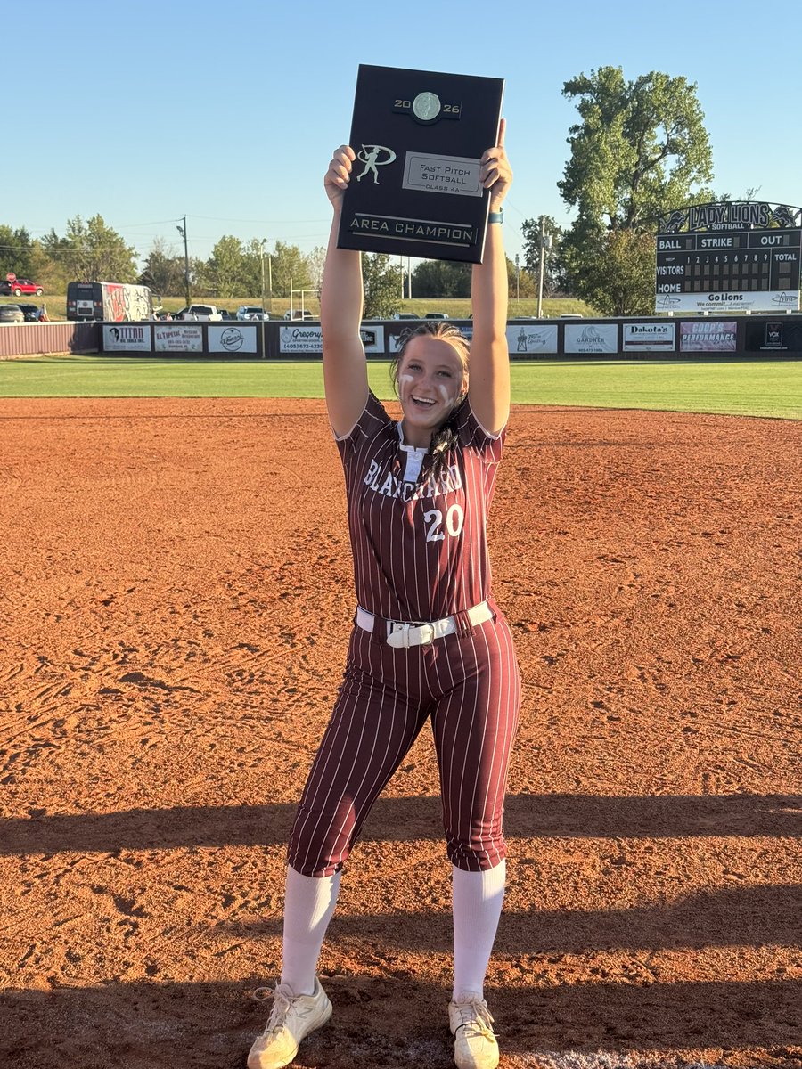 roobutt2's tweet photo. 🦁STATE BOUND🦁
Stats:
13 IP
1 ER
2 hits 
1BB
28K
.05 BAA

Can’t wait to see what this upcoming week brings us! Let’s go compete for a title! Go lions! #tyj #49miles 

@blanchardDWWD @THEWOWSB @Rule42sports @SoftbalAmerica @LineDsoftball @ExtraInningSB https://t.co/dypQsPmj0M