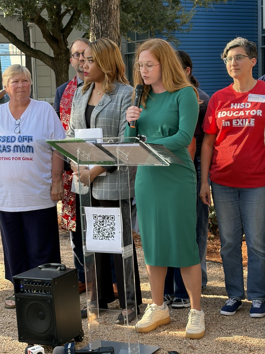 RepLSimmons's tweet photo. 📢 This week, I joined community members at the HISD Board meeting for The People’s Filibuster. Our students, families, and communities deserve transparency, accountability, and a voice in decisions affecting our public schools. https://t.co/YST35blsSY