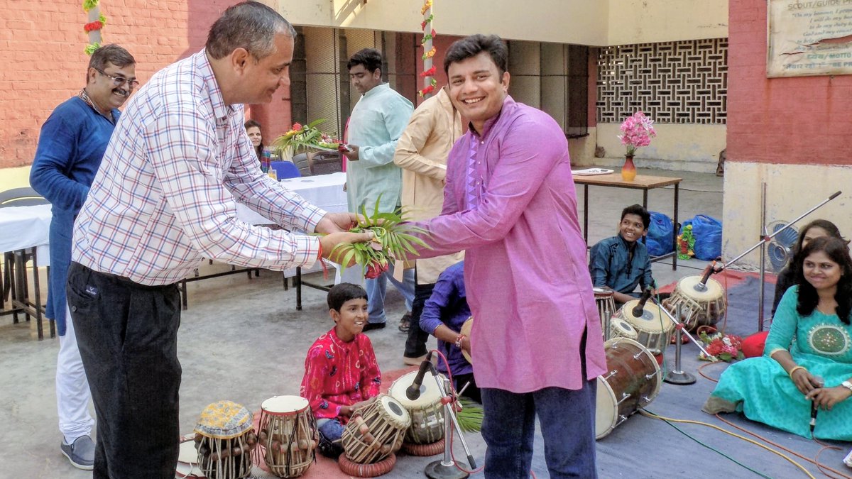 GovindMakwana13's tweet photo. Memories of the day, 10 Oct. '18
🪔✨ Celebrating the cultural vibrancy of Navratri at PM Shri Kvharni Baroda
#education #govindmakwanamusic #Navratri #Garba #KVSangathan #Baroda #CulturalHeritage https://t.co/2viEkdKcDN